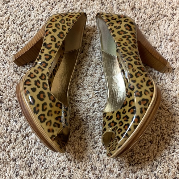 Sofft. Shoes.   Size 9. Animal print.  Excellent condition - Picture 5 of 9